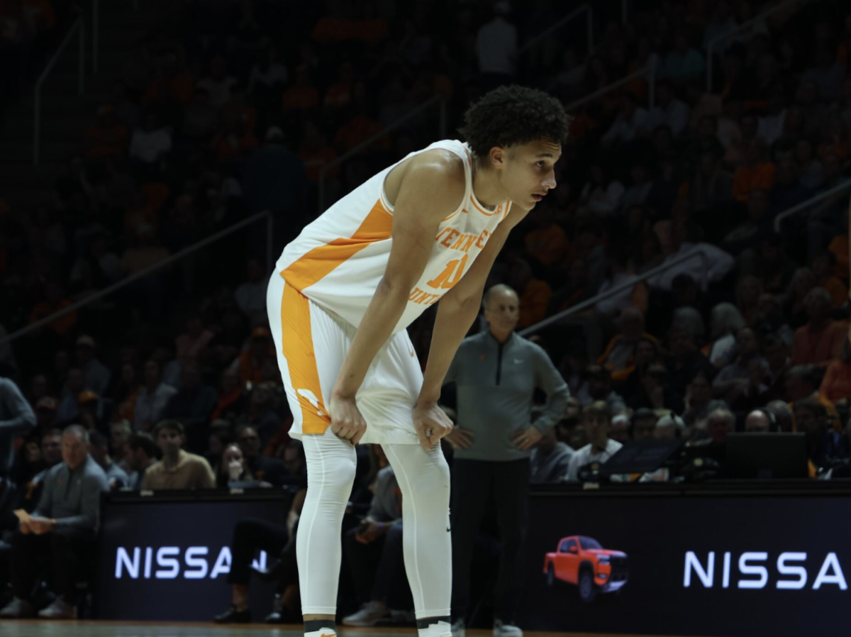 Underdog Vols rally past Virginia, advance to Sweet 16